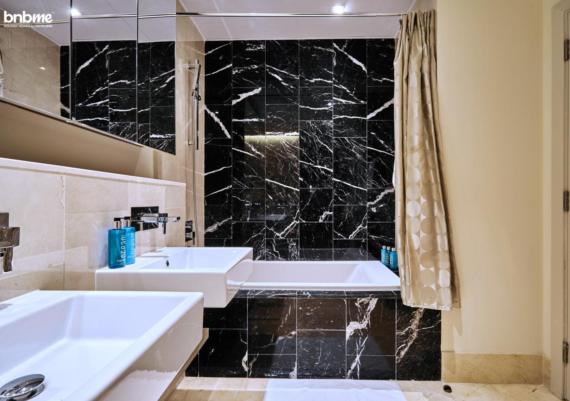 Bnbme - Th8 Palm Hotel Dubaï Extérieur photo